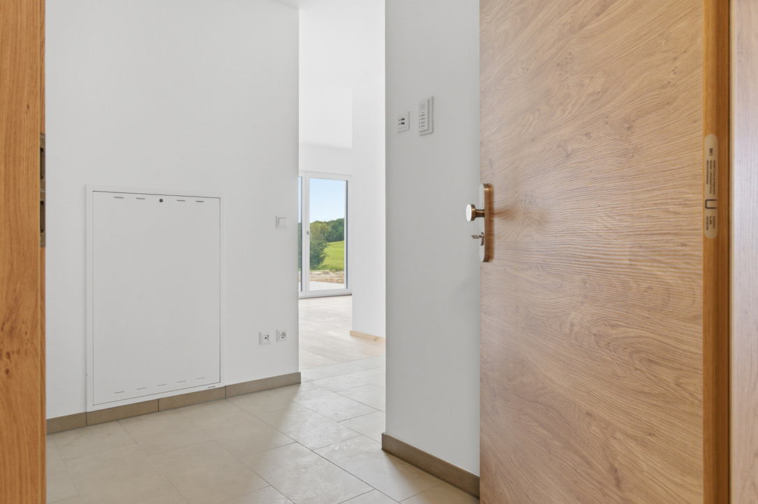 Blick vom Hausflur in die Wohnung
