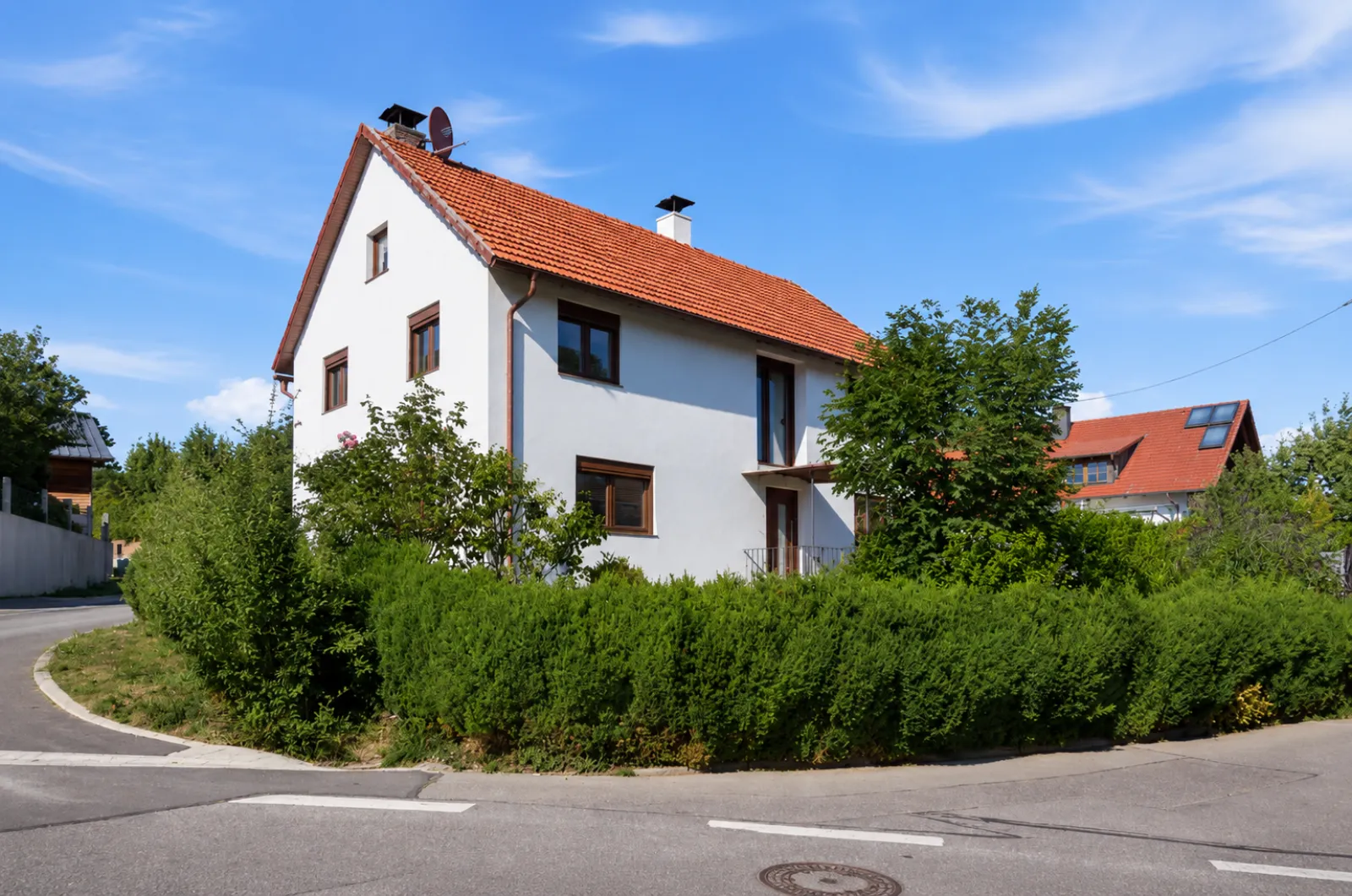 Außenansicht eines modernen Einfamilienhauses in Niederbayern